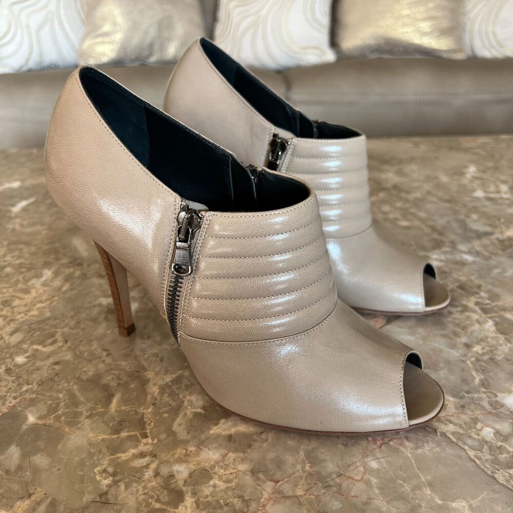 Manolo Blahnik Beige Pumps Size 38.5